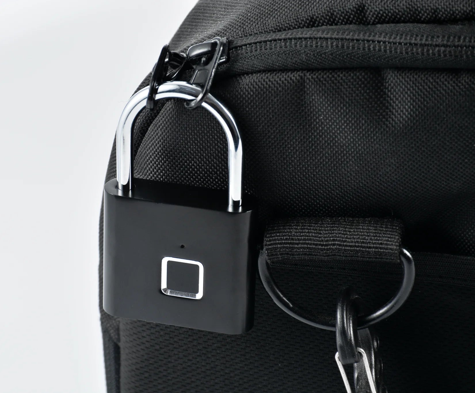 Waterproof Ip54 Smart Digital Alarm Fingerprint Pad Lock Smart Biometric Fingerprint Padlock for Box Bag Bike Door Warehouse